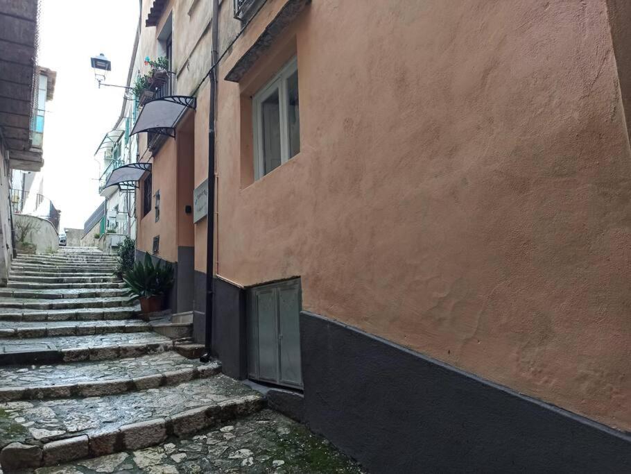 Intero Alloggio - Centro Storico - La Tana Di Aldo- 150 M Da Pepe In Grani Caiazzo Kültér fotó